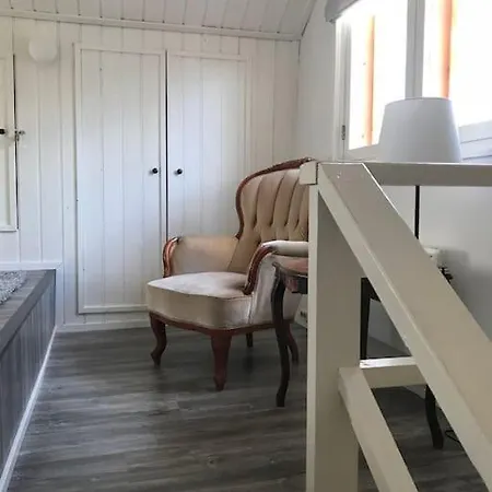 Wooden House, Private Yard Apartment *